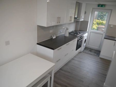 Newstead, Hatfield - Photo 2