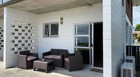 Modern Studio Unit - Photo 5