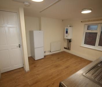 New Street, Staffordshire, Burton upon Trent, DE14 - Photo 2