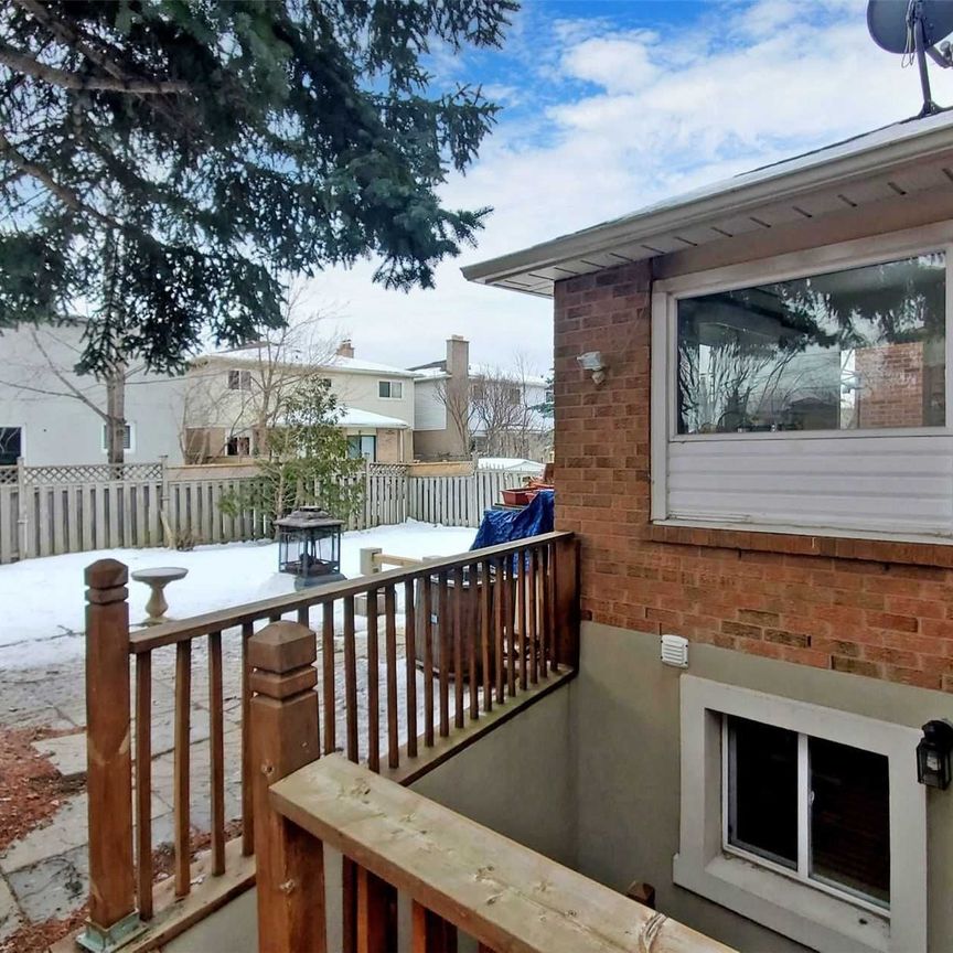 For Lease - 1671 Moongate Crescent Unit# Main & 2nd Floor, Mississauga, Ontario - Photo 1