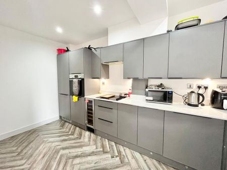 1 bedroom in a flat share to rent - Photo 3