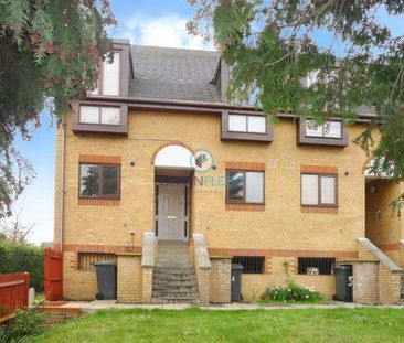 Honeysuckle Court, Colnebrook, SL3 - Photo 3