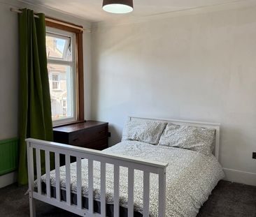 2 Bed Detached House, Brock Road, E13 - Photo 1