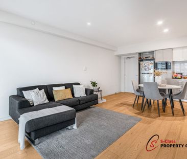 Modern Inner-City Living with Spacious Balcony & Stunning Views! - Photo 5