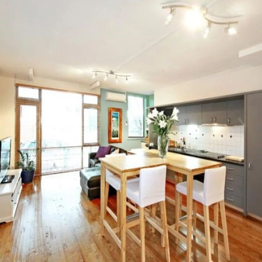 Spacious North-Facing Modern Apartment in Prime South Yarra Location - Photo 1