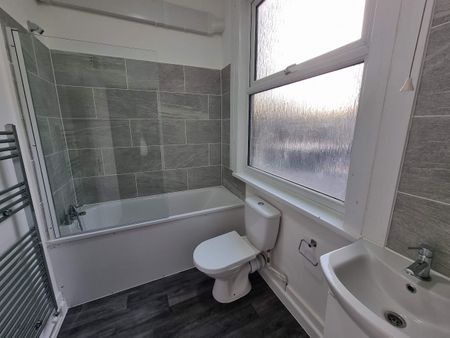 2 Bed Flat, Charlton Church Lane, SE7 - Photo 5