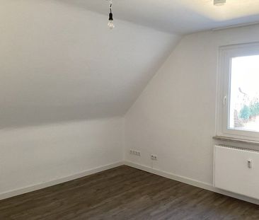 Gemütliche 2-Zimmer-Dachgeschosswohnung – ca. 43 m² mit Tageslichtbad - Foto 1