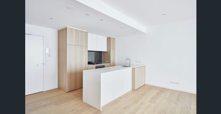 Next to Westfield Shopping Center | 500m to Train and Metro station - Photo 4