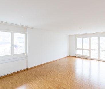Beautiful, bright 4½-room apartment on the 1st floor - Photo 1
