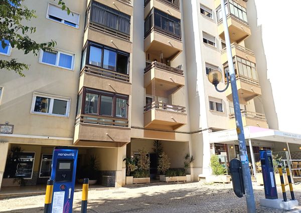 Apartamento T2 Remodelado e Mobilado no Moinho das Antas