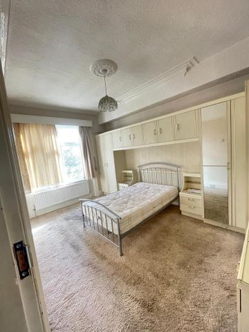 4 bedroom semi-detached house to rent - Photo 3