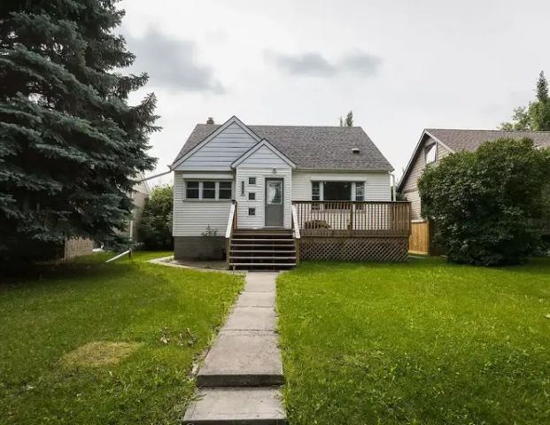 3 Bedroom House Located Near Whyte Ave, University & LRT | 7747 77 Avenue Northwest, Edmonton - Photo 1