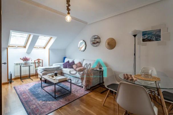 Alquiler de piso en Calle de Campomanes - Photo 1