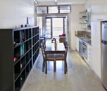 Sophisticated and Stylish One Bedroom Apartment - Photo 2