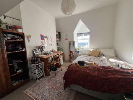 First Floor Flat, Sommerville Road, Bristol, BS7 - Photo 2