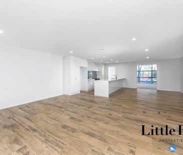 Beautiful sunlit townhouse - 6 Month Lease Only - Photo 5