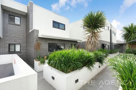 Modern Townhouse in a Boutique Complex - Photo 5