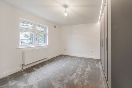 Selworthy Road, London, SE6 - Photo 4