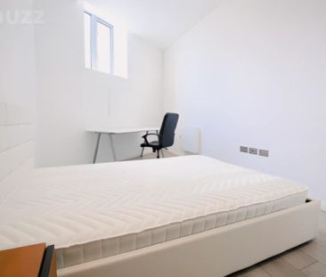 Entire Place·2B1B··2·Flat20, The Co-op 18 Corporation St - Photo 4
