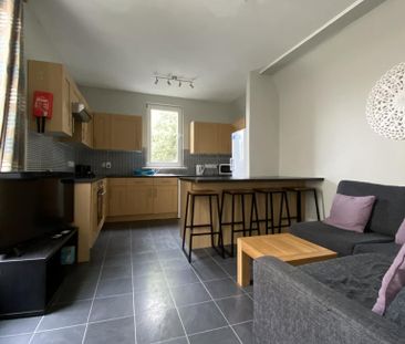 6 bedroom terraced house to rent - Photo 3
