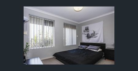 Family-Friendly 4x2 with Big Outdoor Entertaining Area Close to Everything!! - Photo 4