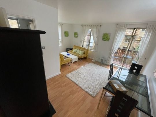 1 Bed Flat, The Circle, SE1 - Photo 1
