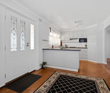 Stylishly Renovated & Ready to Enjoy in South Kalgoorlie - Photo 4