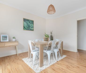 Neat, Brick Family Home - Photo 3