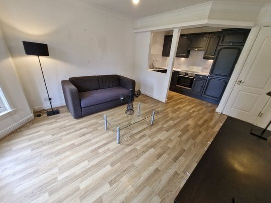 Hughenden Gardens, Hyndland - Photo 1