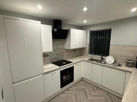 4 bedroom terraced house to rent - Photo 5