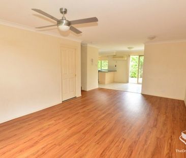 Walk to School! Spacious Townhouse for Rent in Sunnybank Hills - Photo 2