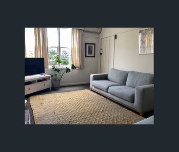 QUAINT COTTAGE IN THE HEART OF IVANHOE - Photo 1