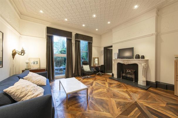 4 bedroom flat to rent - Photo 1