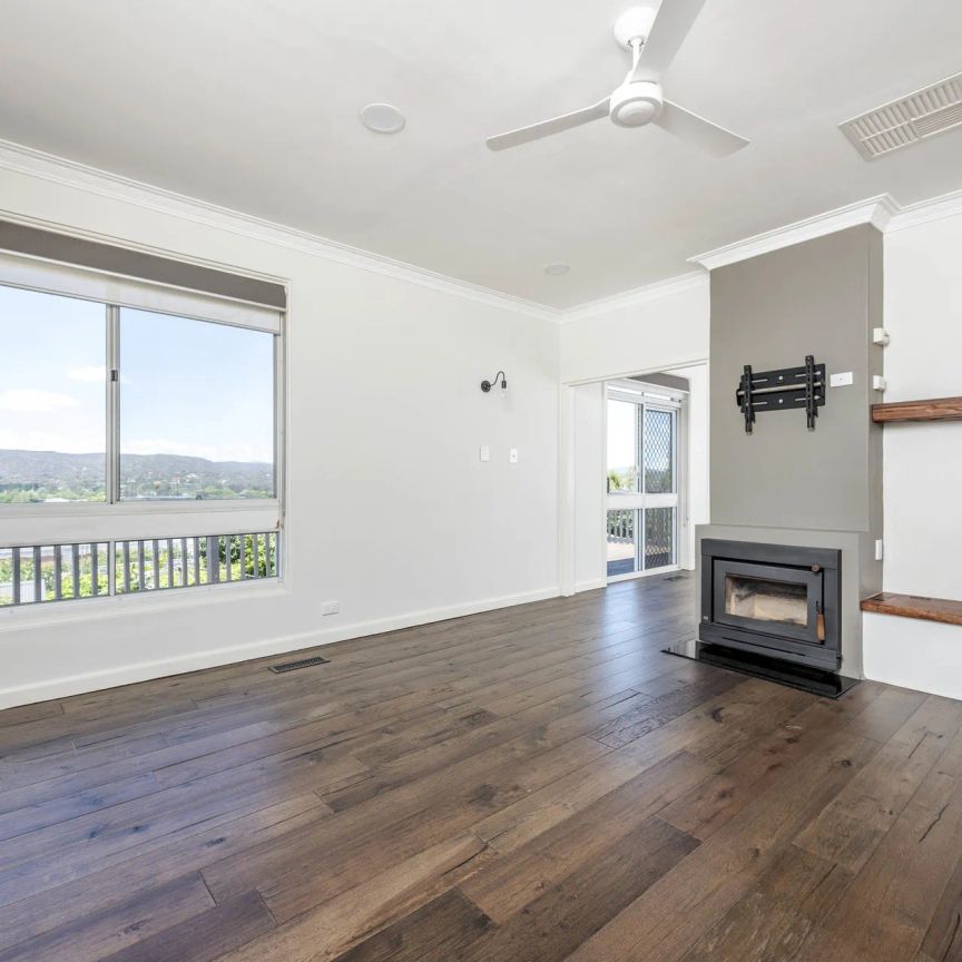 Spacious 4-Bedroom Family Home with Stunning Views – Prime Location! - Photo 1