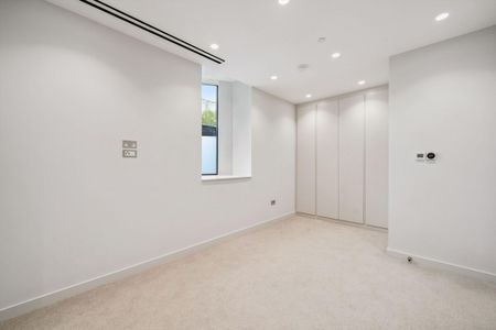 A stylish, brand new 2 bedroom apartment located moments away from the River Thames. - Photo 4