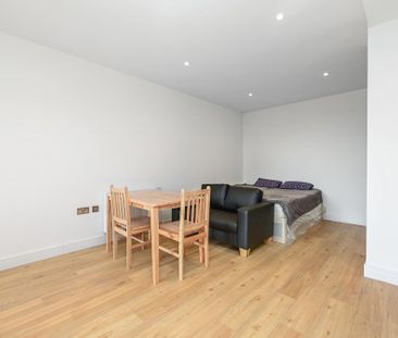 Studio to rent - Photo 2