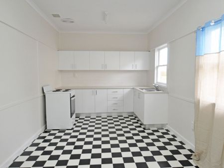 3 Bedroom Home Available - Photo 5