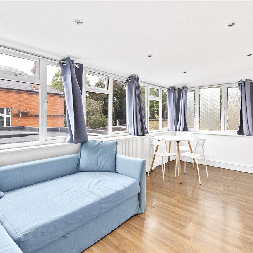 The Vale, Acton, W3, London - Photo 1