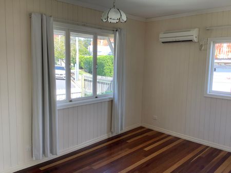 Charming home with entertainer deck - Photo 5