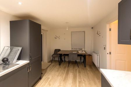 3 bedroom semi-detached house to rent - Photo 4