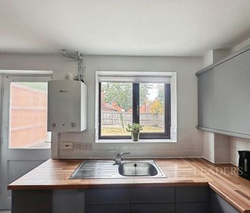 2 bedroom end of terrace house to rent - Photo 6
