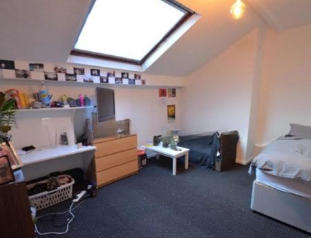 10 Bed - 7 Moorland Road, Hyde Park, Leeds - LS6 1AL - Student - Photo 2