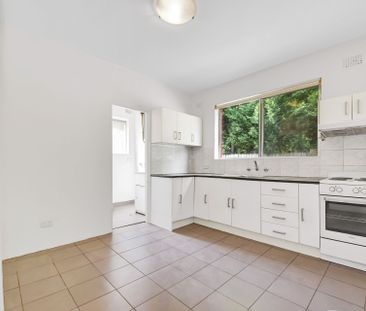 Renovated Two Bedroom Apartment - Photo 4