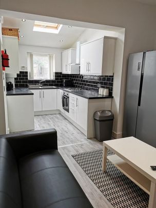 5 bedroom house to rent - Photo 1