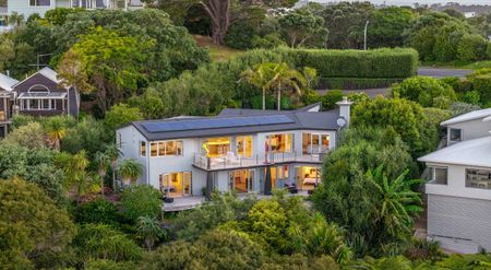 Executive Living with Exceptional Sea Views - Photo 4