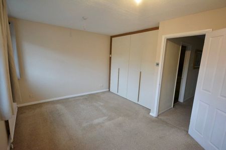 Middle Lane, Epsom, Surrey, KT17 1DP - Photo 3