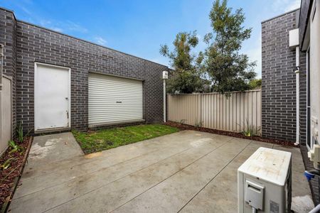 LOW MAINTENANCE 4 BEDROOM TOWNHOUSE - Photo 2