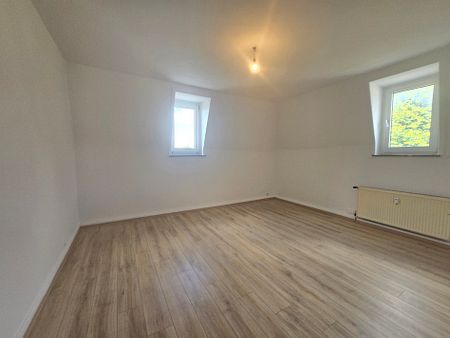 Helle Altbau Dachgeschosswohnung in Gräfrath! - Photo 4