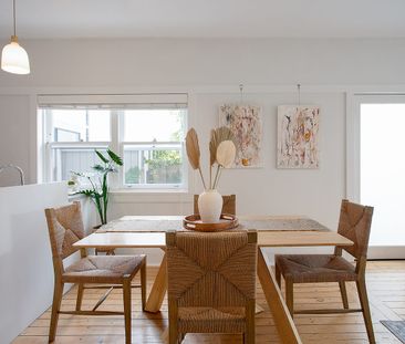 Courtyard living in three-bedroom Paddington residence, minutes fro... - Photo 4