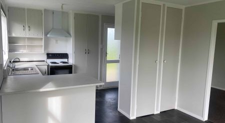 Three Bedroom Country Living Between Feilding & Palmerston North - Photo 4